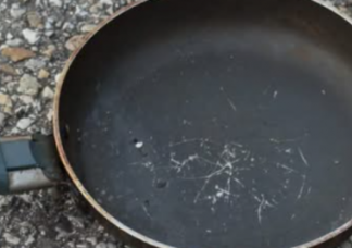 Izgrebana tava će biti kao nova: Sve što vam treba je 1 proizvod koji svi imaju u svojoj kuhinji! Izgrebana tava će biti kao nova: Sve što vam treba je 1 proizvod koji svi imaju u svojoj kuhinji!