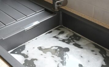 Ja sam VODOINSTALATER sa 50 godina iskustva i ovo je NAJBOLJI TRIK ZA OTPUŠAVANJE SUDOPERE Ja sam VODOINSTALATER sa 50 godina iskustva i ovo je NAJBOLJI TRIK ZA OTPUŠAVANJE SUDOPERE