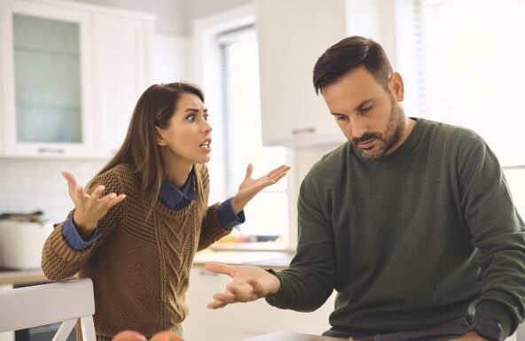 Kad sam se razveo majka mi je stala na stranu moje bivše: A kad sam u kuću doveo novu ženu rekla joj je dve reči zbog kojih me je odmah ostavila Kad sam se razveo majka mi je stala na stranu moje bivše: A kad sam u kuću doveo novu ženu rekla joj je dve reči zbog kojih me je odmah ostavila