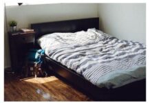 KREVET U SPAVAĆOJ SOBI NIPOŠTO NE SMIJE OVAKO DA STOJI: 1 Greška koju svi pravimo donosi nesreću KREVET U SPAVAĆOJ SOBI NIPOŠTO NE SMIJE OVAKO DA STOJI: 1 Greška koju svi pravimo donosi nesreću