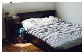 KREVET U SPAVAĆOJ SOBI NIPOŠTO NE SMIJE OVAKO DA STOJI: 1 Greška koju svi pravimo donosi nesreću KREVET U SPAVAĆOJ SOBI NIPOŠTO NE SMIJE OVAKO DA STOJI: 1 Greška koju svi pravimo donosi nesreću