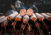 Kupila kobasicu, a kada je stigla kući otkrila nešto šokantno: “Da bude gore, nije se videlo spolja” Kupila kobasicu, a kada je stigla kući otkrila nešto šokantno: “Da bude gore, nije se videlo spolja”