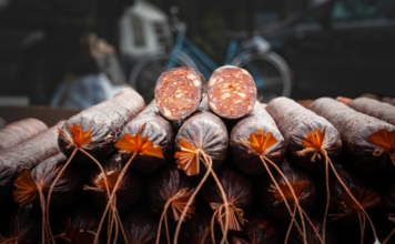 Kupila kobasicu, a kada je stigla kući otkrila nešto šokantno: “Da bude gore, nije se videlo spolja” Kupila kobasicu, a kada je stigla kući otkrila nešto šokantno: “Da bude gore, nije se videlo spolja”