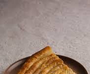 Kupio burek u pekari, pa zanijemio od šoka: U zalogaju pronašao zihernadlu Kupio burek u pekari, pa zanijemio od šoka: U zalogaju pronašao zihernadlu