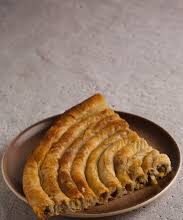 Kupio burek u pekari, pa zanijemio od šoka: U zalogaju pronašao zihernadlu Kupio burek u pekari, pa zanijemio od šoka: U zalogaju pronašao zihernadlu