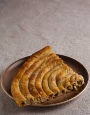 Kupio burek u pekari, pa zanijemio od šoka: U zalogaju pronašao zihernadlu Kupio burek u pekari, pa zanijemio od šoka: U zalogaju pronašao zihernadlu