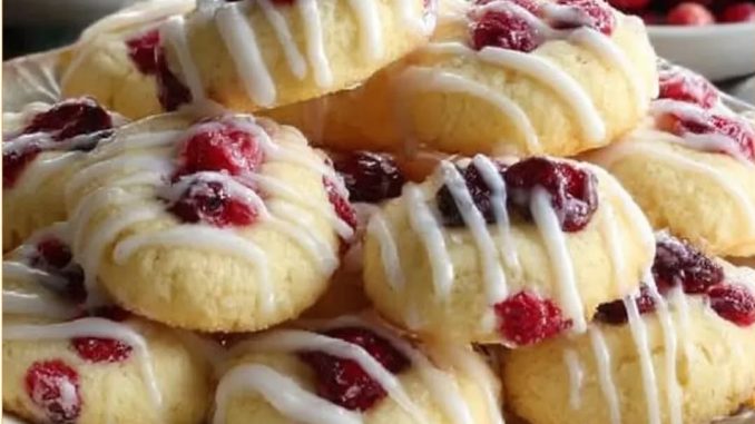 LIMUN I BRUSNICA KEKSI – osvježavajući, mekani i slatko-kiseli 🍋🫐 Ovi keksi savršeno kombinuju svježinu limuna i kiselkastost brusnica