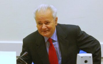 Ljubila čoveka koji je spremao zaveru protiv Miloševića, pa se zaljubila u Slobodana i 1 potezom promenila tok naše istorije: Mira nije slutila šta se dešava Ljubila čoveka koji je spremao zaveru protiv Miloševića, pa se zaljubila u Slobodana i 1 potezom promenila tok naše istorije: Mira nije slutila šta se dešava