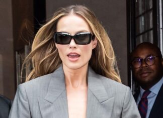 Margo Robi do detalja opisala kako je snimala scene intimnih odnosa: Samo 3 meseca posle porođaja stala obnaženapred kamere Margo Robi do detalja opisala kako je snimala scene intimnih odnosa: Samo 3 meseca posle porođaja stala obnaženapred kamere