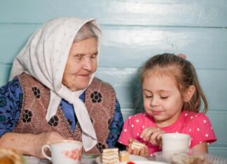 “Mi smo tako radili u naše vreme, pa nam ništa ne fali”: Snaja je poverila je bebu svekrvi na čuvanje pa se gorko pokajala "Mi smo tako radili u naše vreme, pa nam ništa ne fali": Snaja je poverila je bebu svekrvi na čuvanje pa se gorko pokajala