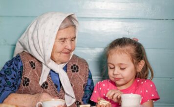 “Mi smo tako radili u naše vreme, pa nam ništa ne fali”: Snaja je poverila je bebu svekrvi na čuvanje pa se gorko pokajala "Mi smo tako radili u naše vreme, pa nam ništa ne fali": Snaja je poverila je bebu svekrvi na čuvanje pa se gorko pokajala