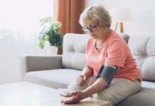 Mislimo da nas hladan znoj obliva samo kada smo uznemireni i zabrinuti: A ova tegoba može biti alaram da vam je potrebna hitna pomoć Mislimo da nas hladan znoj obliva samo kada smo uznemireni i zabrinuti: A ova tegoba može biti alaram da vam je potrebna hitna pomoć