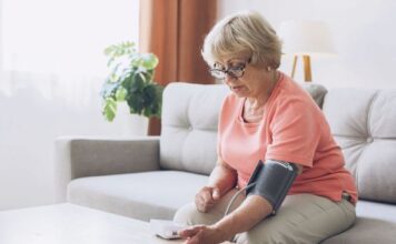 Mislimo da nas hladan znoj obliva samo kada smo uznemireni i zabrinuti: A ova tegoba može biti alaram da vam je potrebna hitna pomoć Mislimo da nas hladan znoj obliva samo kada smo uznemireni i zabrinuti: A ova tegoba može biti alaram da vam je potrebna hitna pomoć