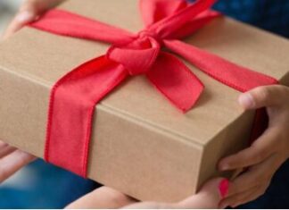 Mladenci iz Mostara se šokirali poklonom koji su dobili od kuma: Ceo Balkan bruji o urnebesnoj sceni (VIDEO) Mladenci iz Mostara se šokirali poklonom koji su dobili od kuma: Ceo Balkan bruji o urnebesnoj sceni (VIDEO)