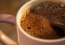 Moć šoljice kafe: Harvardska studija potvrdila da žene koje piju kafu duže ostaju vitalne Moć šoljice kafe: Harvardska studija potvrdila da žene koje piju kafu duže ostaju vitalne