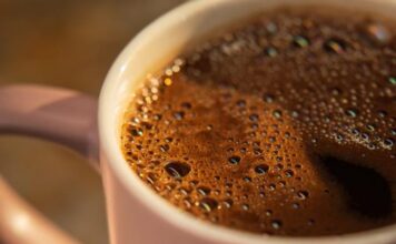 Moć šoljice kafe: Harvardska studija potvrdila da žene koje piju kafu duže ostaju vitalne Moć šoljice kafe: Harvardska studija potvrdila da žene koje piju kafu duže ostaju vitalne