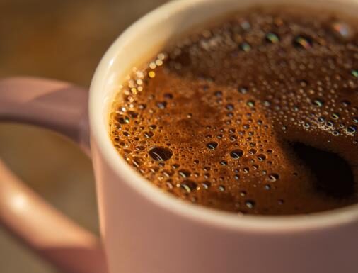 Moć šoljice kafe: Harvardska studija potvrdila da žene koje piju kafu duže ostaju vitalne Moć šoljice kafe: Harvardska studija potvrdila da žene koje piju kafu duže ostaju vitalne