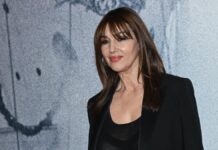 Monika Beluči pojavila u Parizu u odelu koje savršeno pristaje damama preko 60: Ali niko nije očekivao od nje da će povući ovaj frapantan potez Monika Beluči pojavila u Parizu u odelu koje savršeno pristaje damama preko 60: Ali niko nije očekivao od nje da će povući ovaj frapantan potez