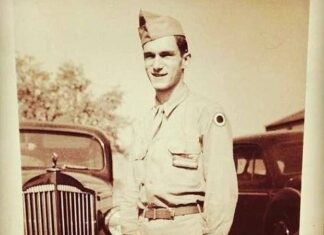 Na lusteru visi ženski donji veš, po kući prljavi tepisi i dušeci, a 1 stvar im je strogo zabranio: Evo kako se proslavljao Božić u Hefnerovoj vili bluda Na lusteru visi ženski donji veš, po kući prljavi tepisi i dušeci, a 1 stvar im je strogo zabranio: Evo kako se proslavljao Božić u Hefnerovoj vili bluda