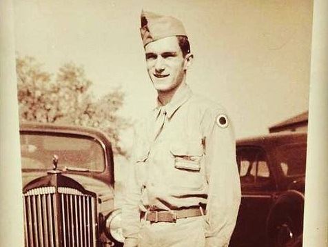 Na lusteru visi ženski donji veš, po kući prljavi tepisi i dušeci, a 1 stvar im je strogo zabranio: Evo kako se proslavljao Božić u Hefnerovoj vili bluda Na lusteru visi ženski donji veš, po kući prljavi tepisi i dušeci, a 1 stvar im je strogo zabranio: Evo kako se proslavljao Božić u Hefnerovoj vili bluda