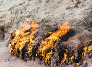 Na ovoj planini vatra gori godinama unazad bez prestanka: Kiša, sneg ni vetrovi joj ne mogu ništa Na ovoj planini vatra gori godinama unazad bez prestanka: Kiša, sneg ni vetrovi joj ne mogu ništa