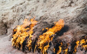 Na ovoj planini vatra gori godinama unazad bez prestanka: Kiša, sneg ni vetrovi joj ne mogu ništa Na ovoj planini vatra gori godinama unazad bez prestanka: Kiša, sneg ni vetrovi joj ne mogu ništa