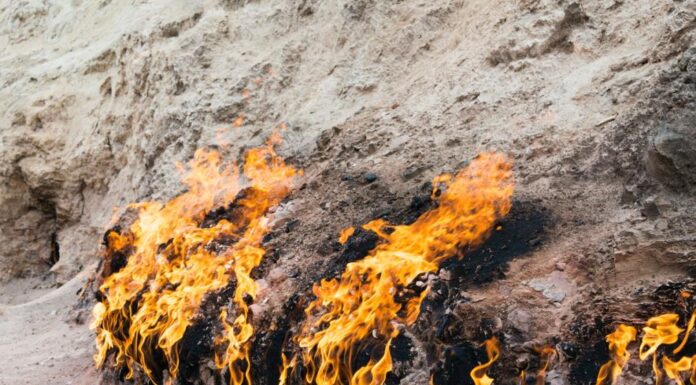 Na ovoj planini vatra gori godinama unazad bez prestanka: Kiša, sneg ni vetrovi joj ne mogu ništa Na ovoj planini vatra gori godinama unazad bez prestanka: Kiša, sneg ni vetrovi joj ne mogu ništa