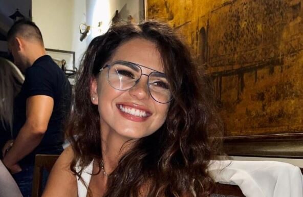 Najlepša je devojka sa Kosova, ima 2 fakulteta, ali je njemu smetala jedna stvar: Niko nije mogao da veruje zašto je sin folk dive ostavio glumicu Najlepša je devojka sa Kosova, ima 2 fakulteta, ali je njemu smetala jedna stvar: Niko nije mogao da veruje zašto je sin folk dive ostavio glumicu