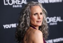 Najlepše obučene dame u protekloj nedelji: Endi Mekdauel u 67. godini pokazala kako se sa stilom nosi dekolte Najlepše obučene dame u protekloj nedelji: Endi Mekdauel u 67. godini pokazala kako se sa stilom nosi dekolte