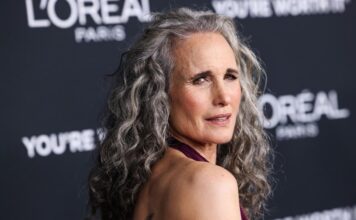 Najlepše obučene dame u protekloj nedelji: Endi Mekdauel u 67. godini pokazala kako se sa stilom nosi dekolte Najlepše obučene dame u protekloj nedelji: Endi Mekdauel u 67. godini pokazala kako se sa stilom nosi dekolte