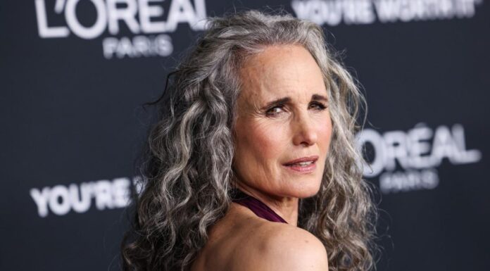 Najlepše obučene dame u protekloj nedelji: Endi Mekdauel u 67. godini pokazala kako se sa stilom nosi dekolte Najlepše obučene dame u protekloj nedelji: Endi Mekdauel u 67. godini pokazala kako se sa stilom nosi dekolte