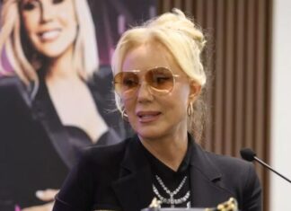 Nakon 40 godina rada Lepa Brena se penzionisala: O visini njene penzije svi govore!!! Evo koja je cifra u pitanju!!! Nakon 40 godina rada Lepa Brena se penzionisala: O visini njene penzije svi govore!!! Evo koja je cifra u pitanju!!!