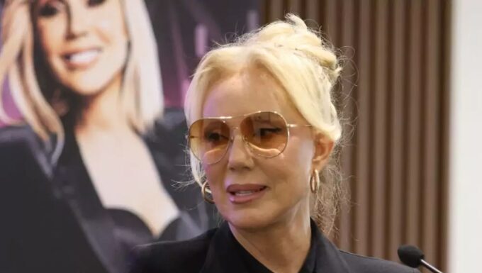 Nakon 40 godina rada Lepa Brena se penzionisala: O visini njene penzije svi govore!!! Evo koja je cifra u pitanju!!! Nakon 40 godina rada Lepa Brena se penzionisala: O visini njene penzije svi govore!!! Evo koja je cifra u pitanju!!!