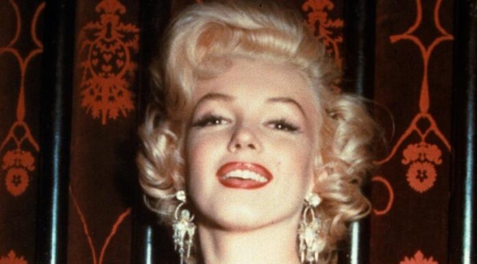 Nakon 60 godina progovorio patolog koji je izvršio obdukciju tela Merilin Monro: Ni danas nije siguran u zvanični izveštaj, opisao proces do detalja Nakon 60 godina progovorio patolog koji je izvršio obdukciju tela Merilin Monro: Ni danas nije siguran u zvanični izveštaj, opisao proces do detalja