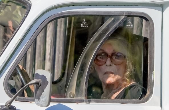 Ni nakon smrti skandali ne prestaju: Najbliži odbili da ispune poslednju želju Brižit Bardo Ni nakon smrti skandali ne prestaju: Najbliži odbili da ispune poslednju želju Brižit Bardo