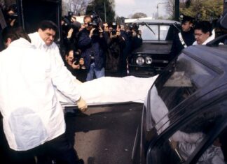 Nije bilo veće rasipnice od nje: Uložila silno bogatstvo u izgled, a muž je zamenio mlađom i skromnijom – o njenoj osveti i danas bruji svet Nije bilo veće rasipnice od nje: Uložila silno bogatstvo u izgled, a muž je zamenio mlađom i skromnijom - o njenoj osveti i danas bruji svet