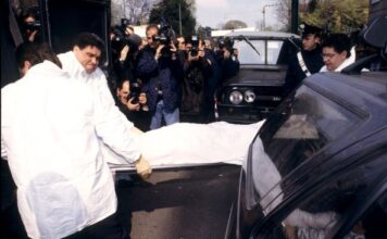 Nije bilo veće rasipnice od nje: Uložila silno bogatstvo u izgled, a muž je zamenio mlađom i skromnijom – o njenoj osveti i danas bruji svet Nije bilo veće rasipnice od nje: Uložila silno bogatstvo u izgled, a muž je zamenio mlađom i skromnijom - o njenoj osveti i danas bruji svet