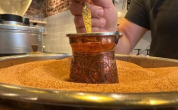 Nikako, ali nikako nemojte ovo raditi: Voda za kafu ni pod razno NE SMIJE da proključa dva puta, evo i zašto Nikako, ali nikako nemojte ovo raditi: Voda za kafu ni pod razno NE SMIJE da proključa dva puta, evo i zašto