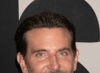 Novo zabrinjavajuće pojavljivanje Bredlija Kupera: Ljudi komentarišu kako ga je pojela plastična operacija Novo zabrinjavajuće pojavljivanje Bredlija Kupera: Ljudi komentarišu kako ga je pojela plastična operacija