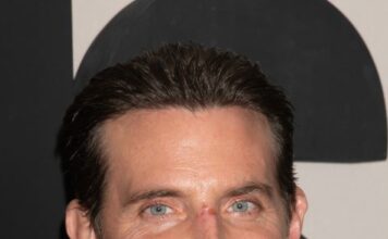 Novo zabrinjavajuće pojavljivanje Bredlija Kupera: Ljudi komentarišu kako ga je pojela plastična operacija Novo zabrinjavajuće pojavljivanje Bredlija Kupera: Ljudi komentarišu kako ga je pojela plastična operacija