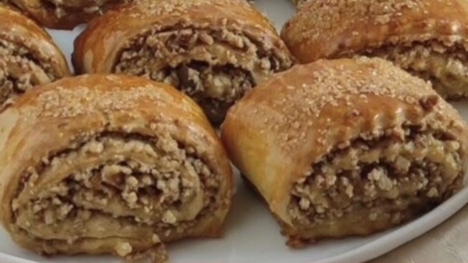 ORAHOVI KOLAČI… tope se u ustima – najbolji recept od moje majke, brza i ukusna štrudla s orasima ORAHOVI KOLAČI… tope se u ustima – najbolji recept od moje majke, brza i ukusna štrudla s orasima