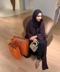 Ovako živi najpoznatija domaćica iz Dubaija: Udala se za milionera, svaki dan dobija džeparac od 70.000 evra, ali ako ne ispuni ovaj uslov sve pada u vodu Ovako živi najpoznatija domaćica iz Dubaija: Udala se za milionera, svaki dan dobija džeparac od 70.000 evra, ali ako ne ispuni ovaj uslov sve pada u vodu