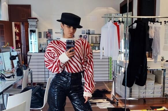 Ovi modni trednovi koji su dominirali u 2025. godini totalno padaju u zaborav u 2026: Jedonstava stil se vraća na velika vrata Ovi modni trednovi koji su dominirali u 2025. godini totalno padaju u zaborav u 2026: Jedonstava stil se vraća na velika vrata