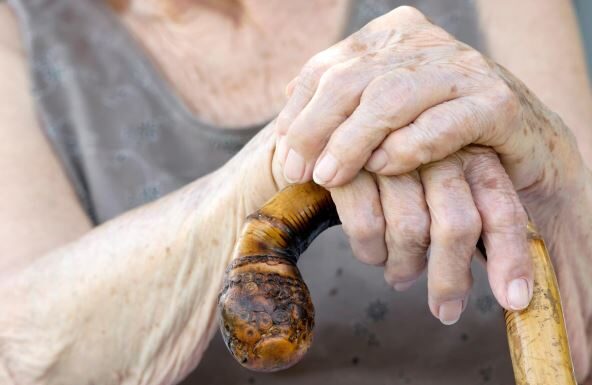 Ovo su 2 tačne godine kada ljudi najbrže stare: Naučnici tvrde da se tada čovek preko noći promeni Ovo su 2 tačne godine kada ljudi najbrže stare: Naučnici tvrde da se tada čovek preko noći promeni