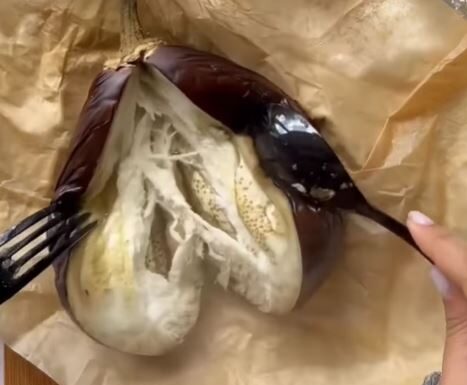 Ovu salatu od patlidžana morate da probate: Grčko posno predjelo koje osvaja na prvi zalogaj Ovu salatu od patlidžana morate da probate: Grčko posno predjelo koje osvaja na prvi zalogaj