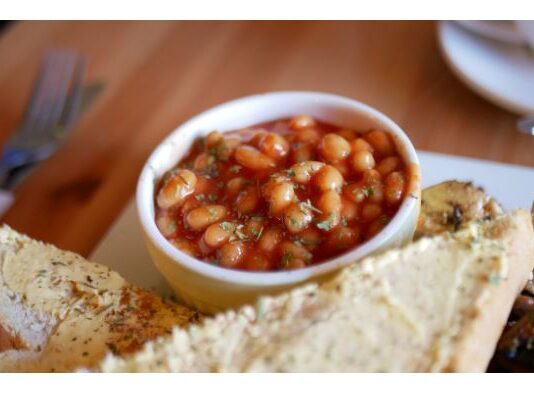Pasulj bez mesa na turski način: Jedan sastojak daje mu poseban šmek, smazaćete ga očas posla, nema greške Pasulj bez mesa na turski način: Jedan sastojak daje mu poseban šmek, smazaćete ga očas posla, nema greške