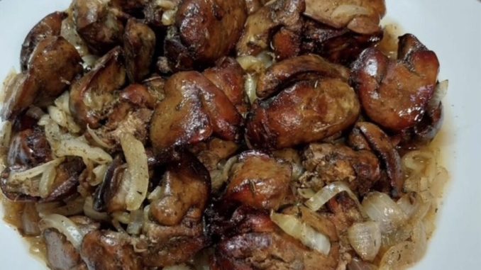 PEČENA PILEĆA JETRICA SA LUKOM 🍗Jednostavno, ukusno i hranjivo jelo, savršeno za brz obrok.