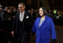 Po njegovom životu bi mogao da se snimi film: Od probisveta izrastao u najcenjenijeg muzičara u bivšoj Jugi, pa skončao tužnije nego što je iko mogao da zamisli Po njegovom životu bi mogao da se snimi film: Od probisveta izrastao u najcenjenijeg muzičara u bivšoj Jugi, pa skončao tužnije nego što je iko mogao da zamisli