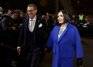 Po njegovom životu bi mogao da se snimi film: Od probisveta izrastao u najcenjenijeg muzičara u bivšoj Jugi, pa skončao tužnije nego što je iko mogao da zamisli Po njegovom životu bi mogao da se snimi film: Od probisveta izrastao u najcenjenijeg muzičara u bivšoj Jugi, pa skončao tužnije nego što je iko mogao da zamisli