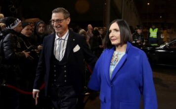 Po njegovom životu bi mogao da se snimi film: Od probisveta izrastao u najcenjenijeg muzičara u bivšoj Jugi, pa skončao tužnije nego što je iko mogao da zamisli Po njegovom životu bi mogao da se snimi film: Od probisveta izrastao u najcenjenijeg muzičara u bivšoj Jugi, pa skončao tužnije nego što je iko mogao da zamisli